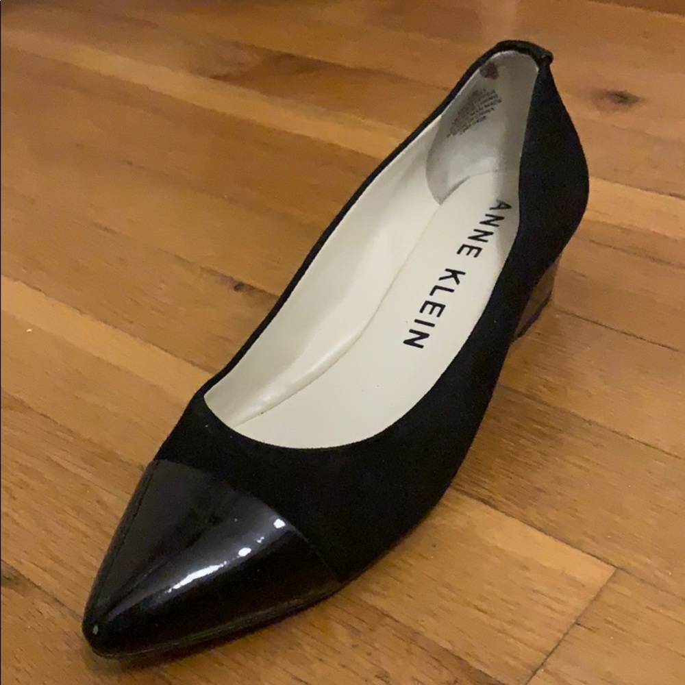 Anne Klein suede & patent leather court shoe